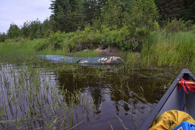 D50_2288.jpg - An old canoe on the side of the Wanipigow