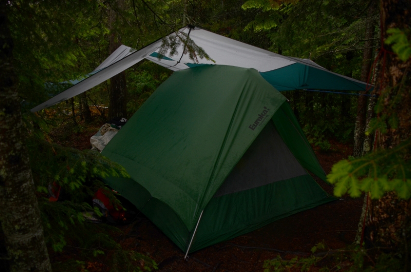 700_2885.jpg - Setting up camp under a tarp