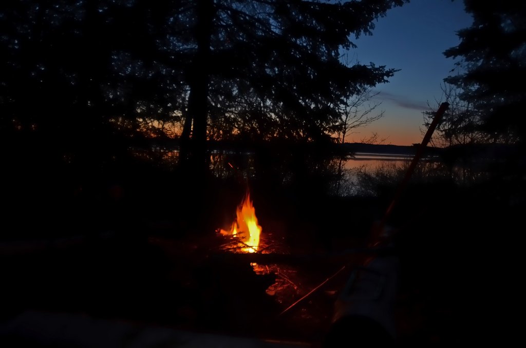 700_4633.jpg - Hot Fire on a Cold Morning