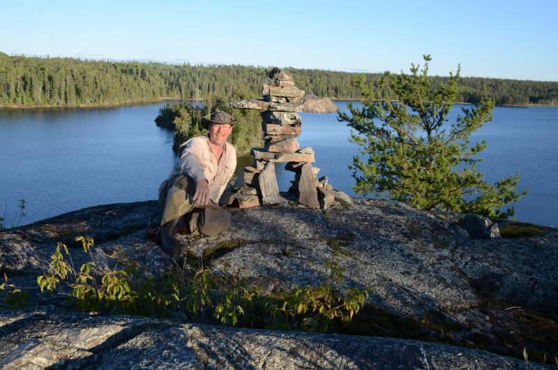 700_4493.jpg - Me and the Inukshuk