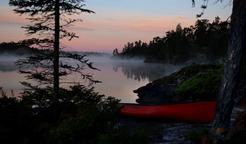 700_4890.jpg - The red canoe