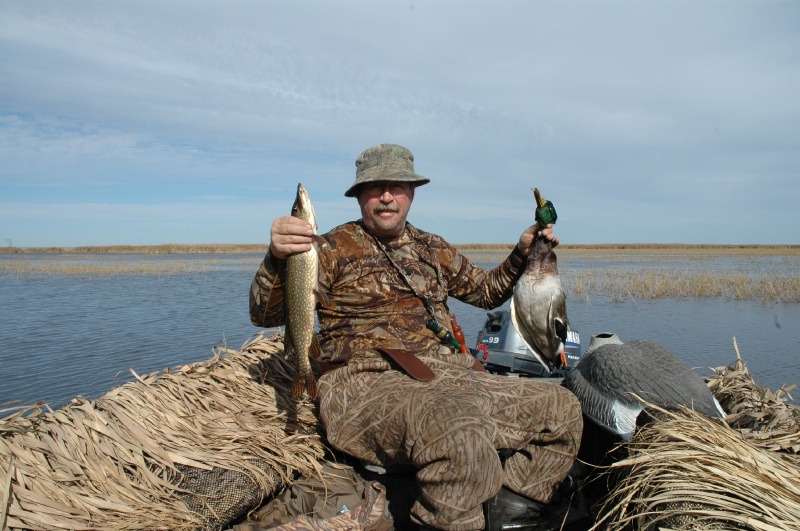 DSC_9032.JPG - Bill with fin and feather!