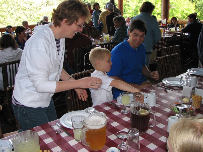 IMG_0523.jpg - Having dinner at the Lodge at the end of our jet boat cruise