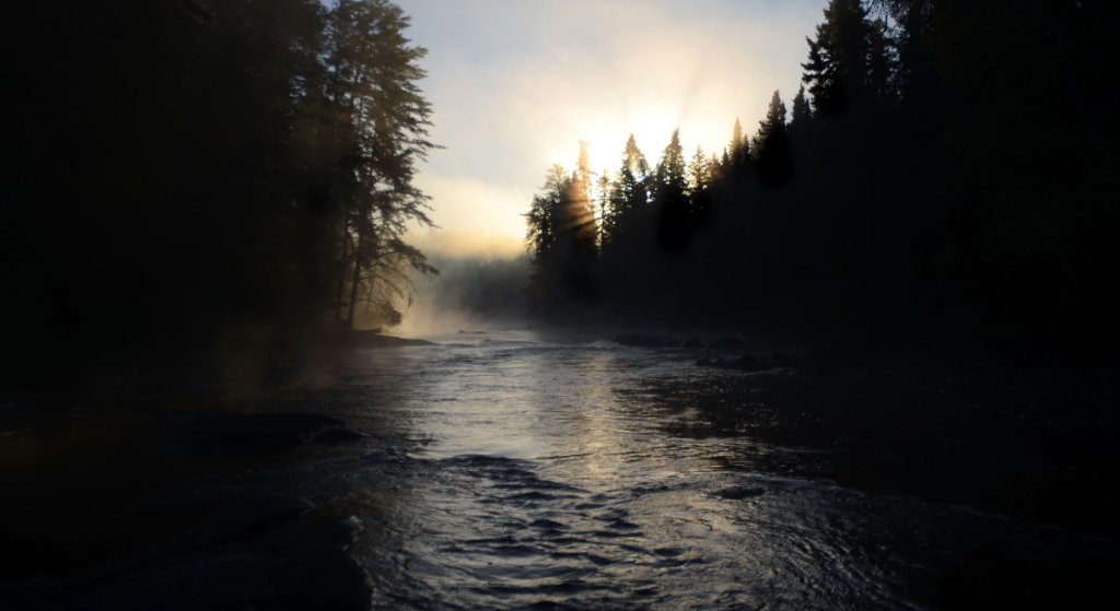 700_5899.jpg - Sun peaking through