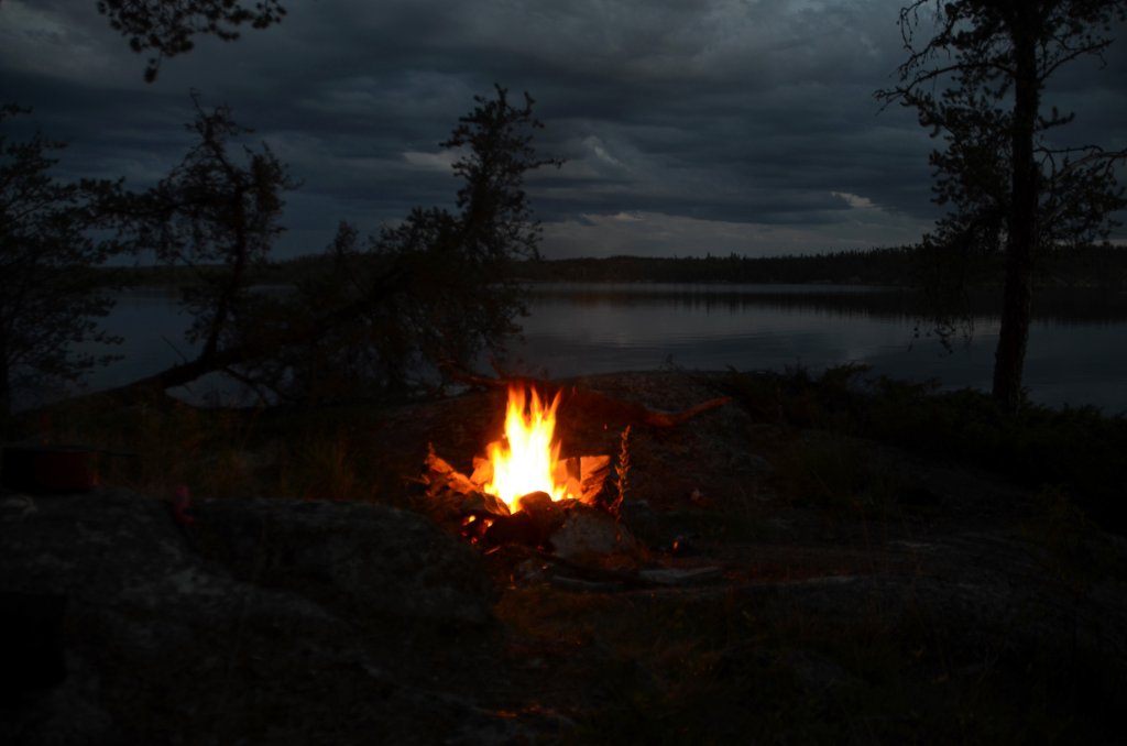 700_6046.jpg - A warm fire